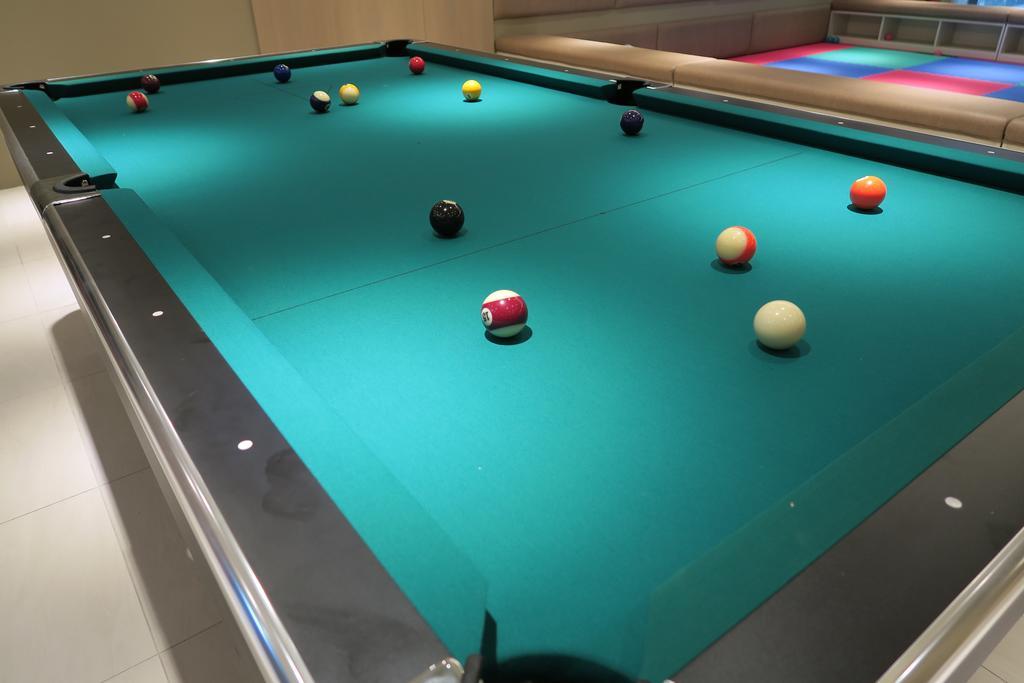 Look Royal Resort Цзяи Экстерьер фото Pool table