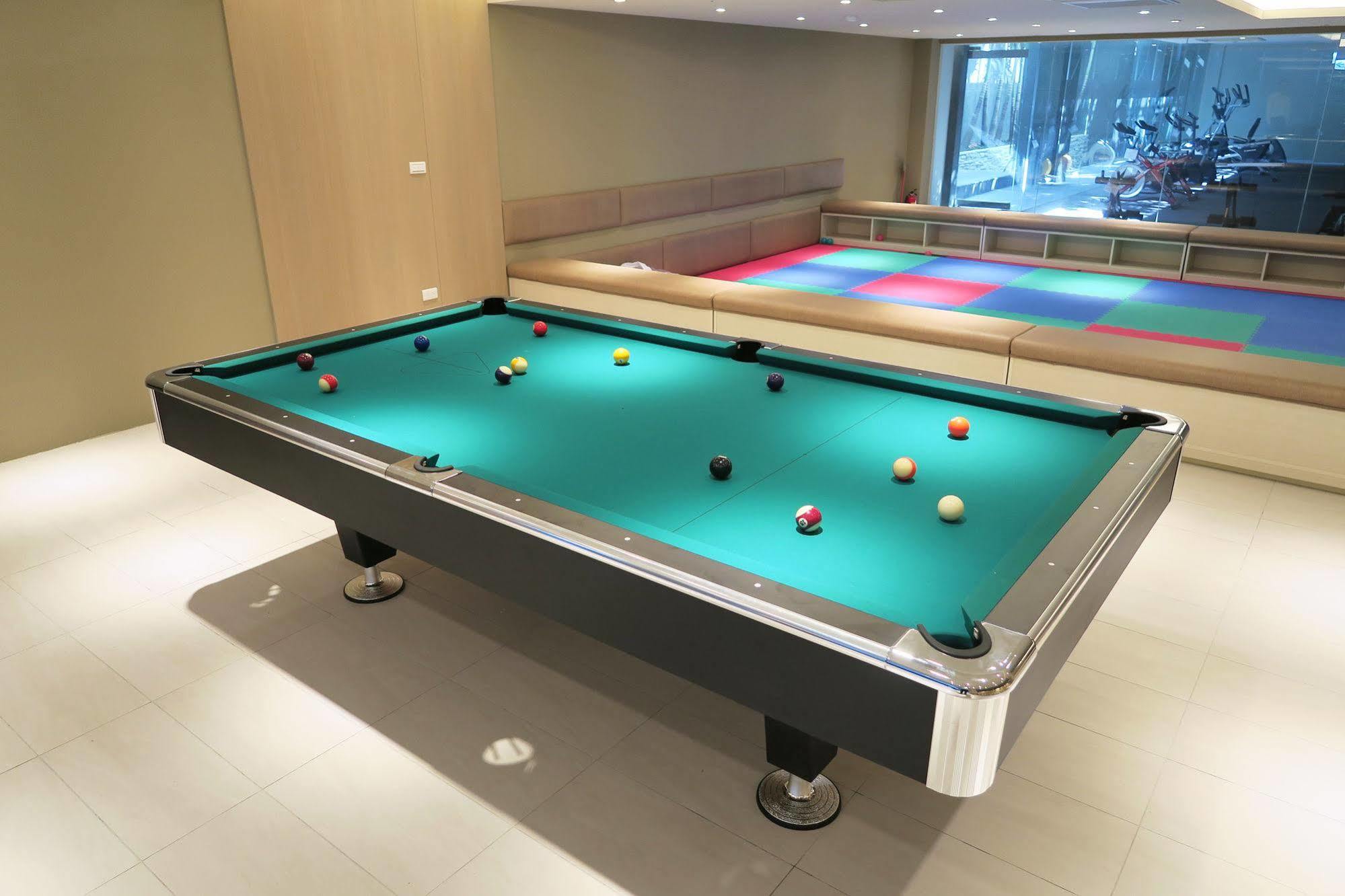 Look Royal Resort Цзяи Экстерьер фото Pool table