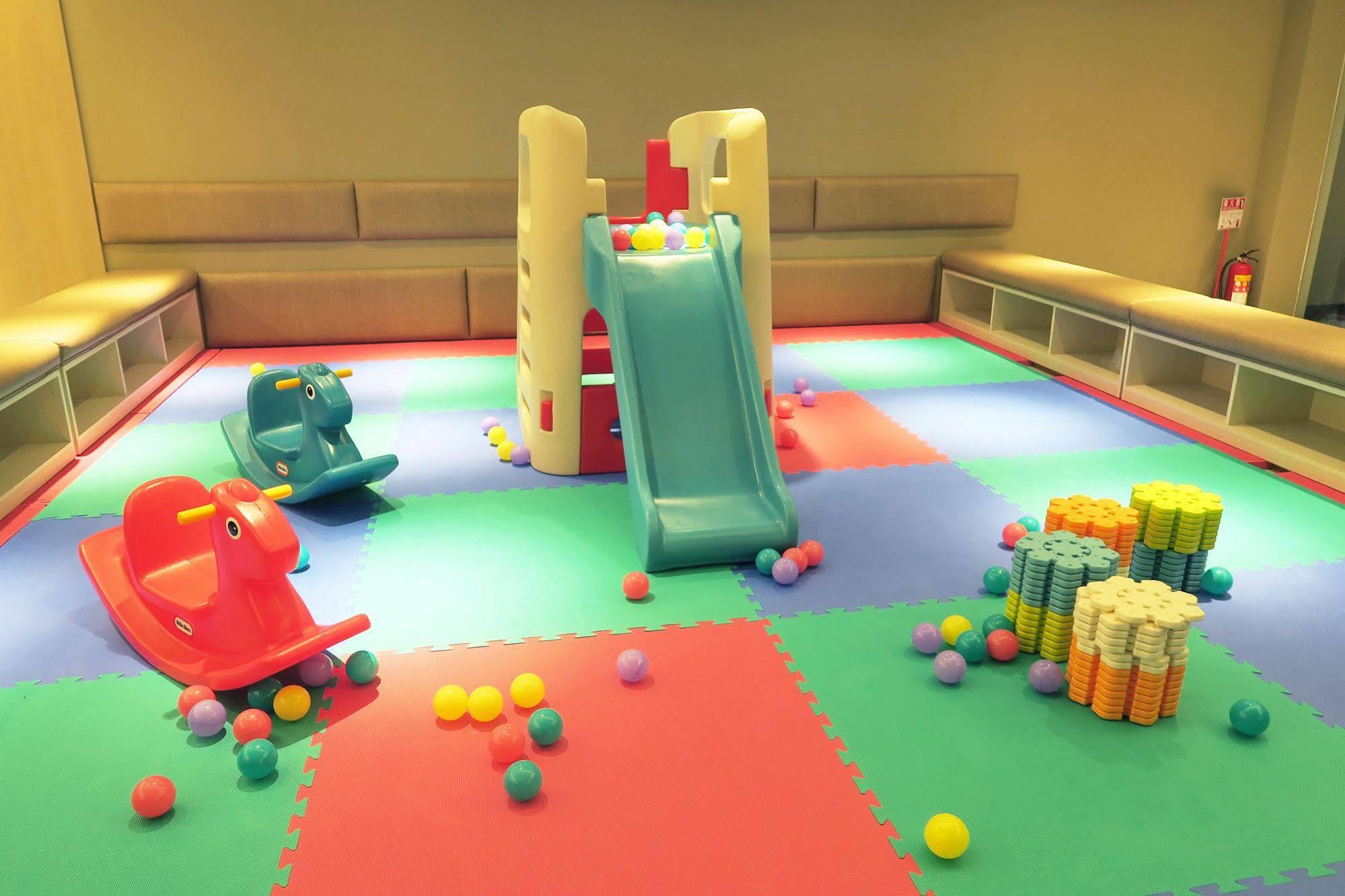 Look Royal Resort Цзяи Экстерьер фото An indoor playground