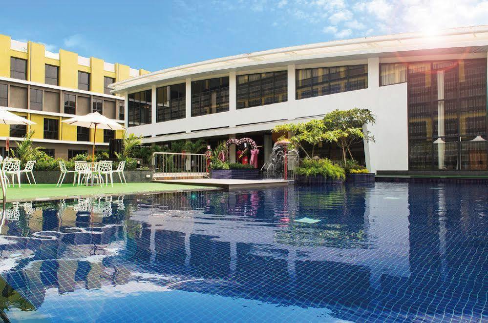 Look Royal Resort Цзяи Экстерьер фото The swimming pool at the hotel