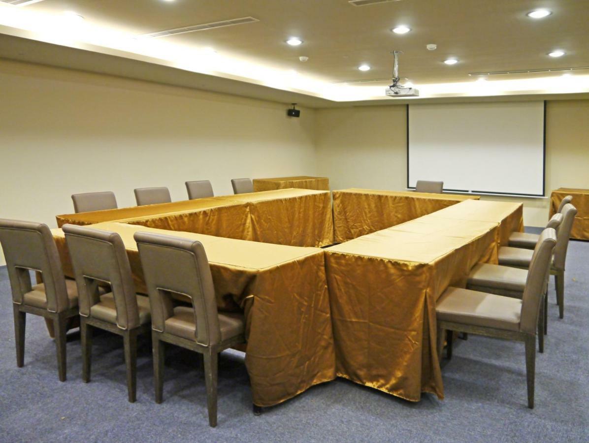 Look Royal Resort Цзяи Экстерьер фото A meeting room
