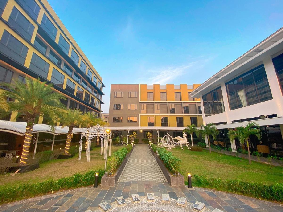 Look Royal Resort Цзяи Экстерьер фото The University of Electronic Science and Technology of China